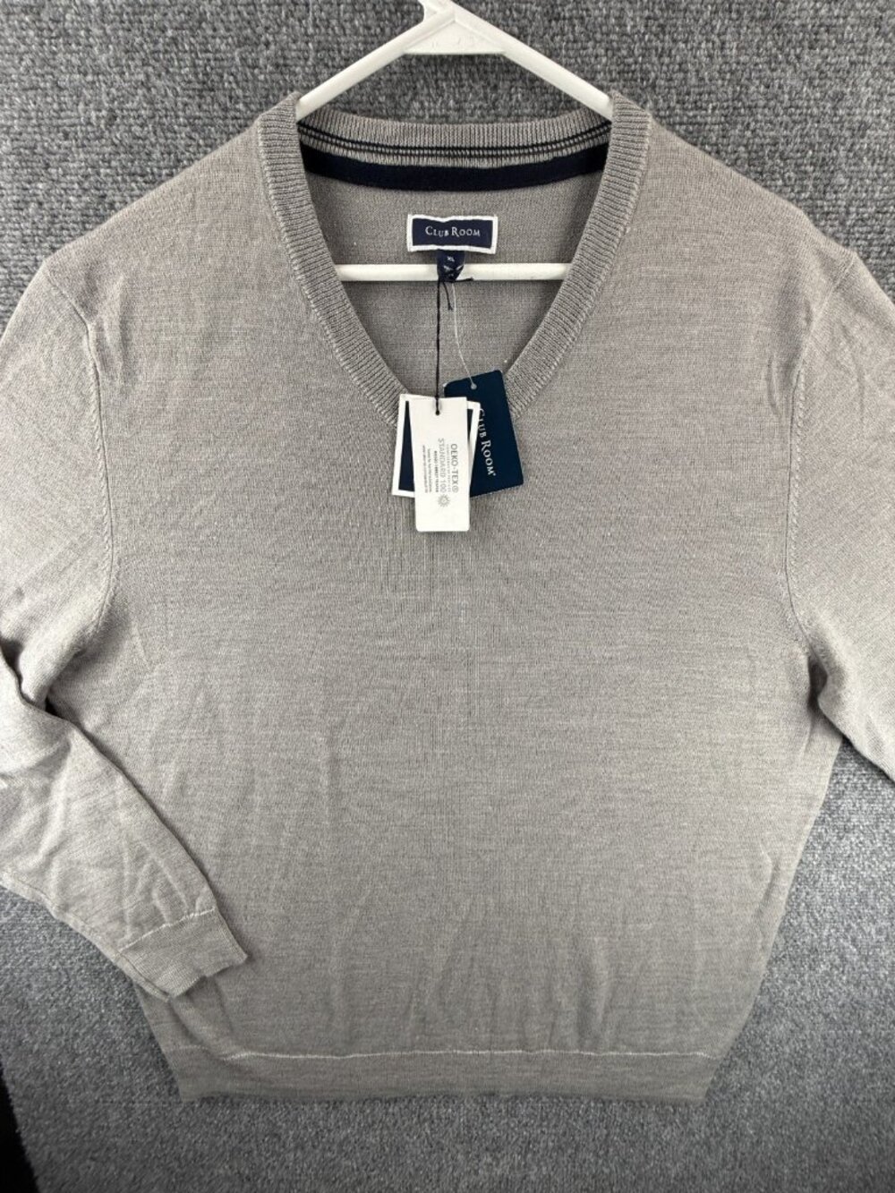 NWT Club Room Knit Gray XL Sweater Men V Neck Wool Blend Soft Lightweight Adult